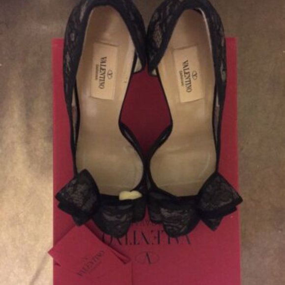 Valentino, black lace D'Orsay, open toe with bow; size 38, 4.5 inch heel. - Picture 6 of 7